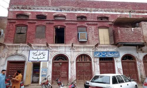 Seminary head refuses to vacate rundown building