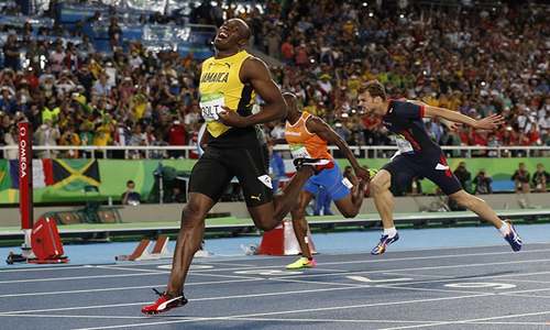 Brilliant Bolt storms to third 200m gold