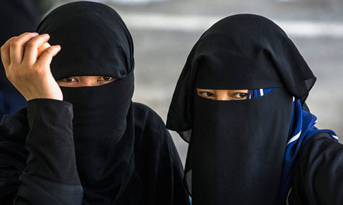 Austrian politicians call for a ban on full-body veil