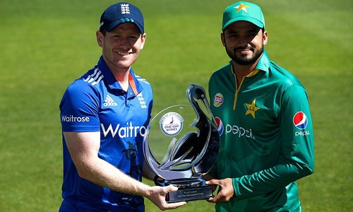England ponder triple spin attack against Pakistan