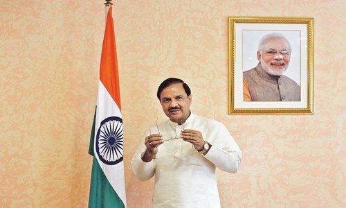 Foreign tourists should not wear skirts, says India's culture minister