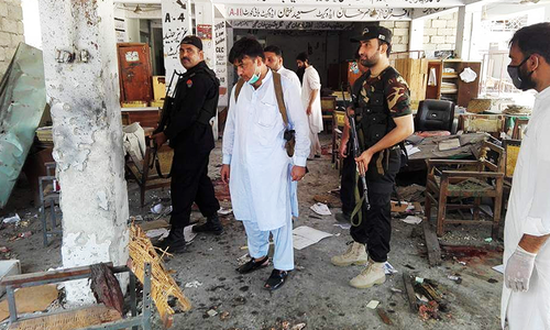 Suicide bomber kills 13 in attack on Mardan courthouse Suicide bomber kills 13 in attack on Mardan courthouse