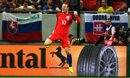Rooney plays where he wants, says England manager