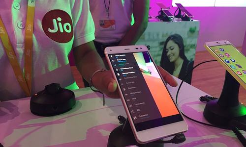 Mukesh Ambani launches cheap 4G 'Reliance Jio' service in India