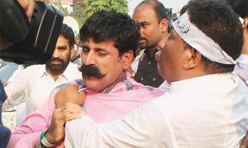 PML-N, PTI face off ahead of Raiwind march