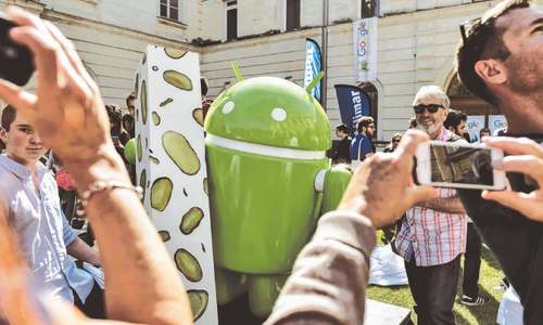 Google takes aim at rivals with &lsquo;smart&rsquo; messaging app