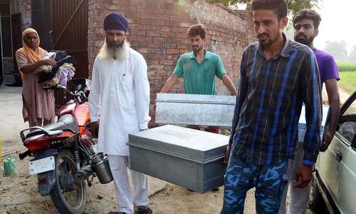 India evacuates thousands living in border villages