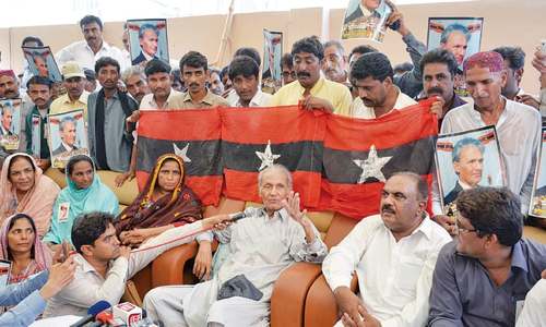 Founder chief revives Awami Tehreek, parts ways with his son&rsquo;s QAT