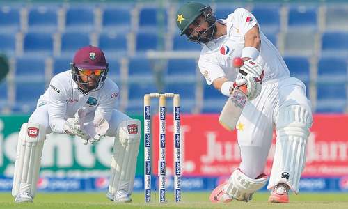 Fit-again Younis leads Pakistan charge