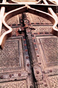 Culture Circle: Exhibition portrays beauty of old wooden doors