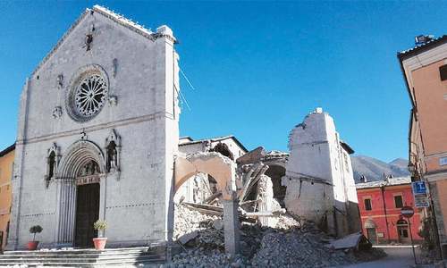 Italy quake sows terror, flattens historic basilica