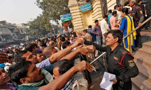 Indian banks reopen to long queues after rupee withdrawal