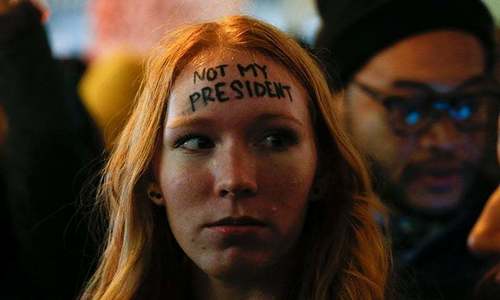 Anti-Trump protests turn violent in Oregon, police make arrests