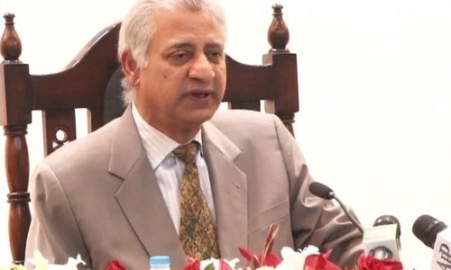 Pakistan's State Bank governor calls India's cash clampdown 'extreme'