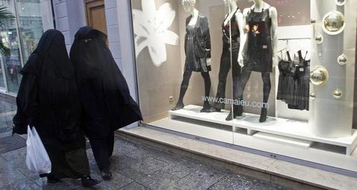 Dutch parliamentarians approve partial ban on burqa wearing in public