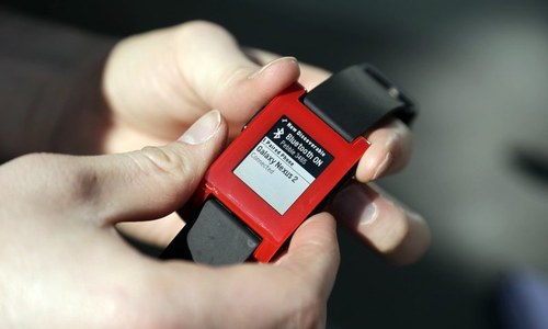 Pebble discontinuing smartwatches after its sale to Fitbit Pebble discontinuing smartwatches after its sale to Fitbit