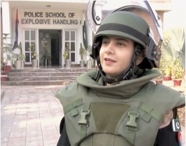Training to be Pakistan&rsquo;s first female bomb disposal officer