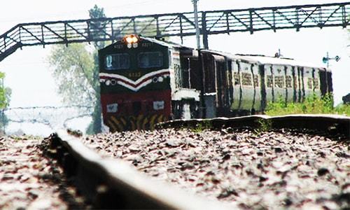 In next phase of CPEC, Karachi-Peshawar railway tracks to be made signal-free