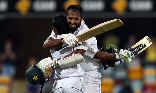 Shafiq leads Pakistan resistance against frustrated Aussies with thrilling ton