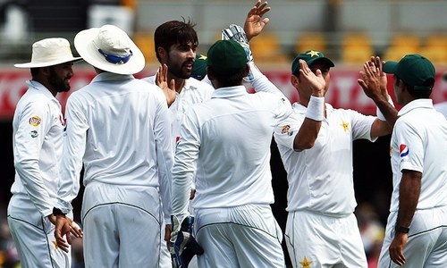 Momentum with Pakistan against weary Aussie bowlers