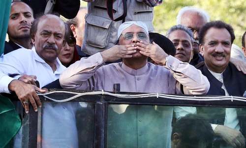 Touchdown: Zardari lands in Pakistan after 18 months in self-imposed 'exile'