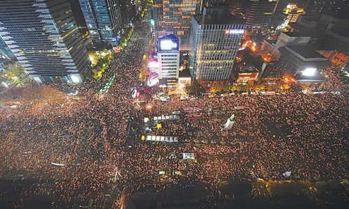 South Koreans rally to demand &lsquo;Park-free&rsquo; 2017