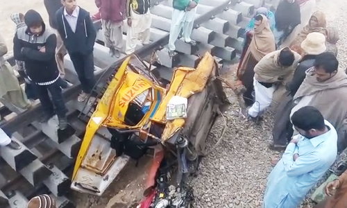 7 students killed as train crushes rickshaw in Lodhran
