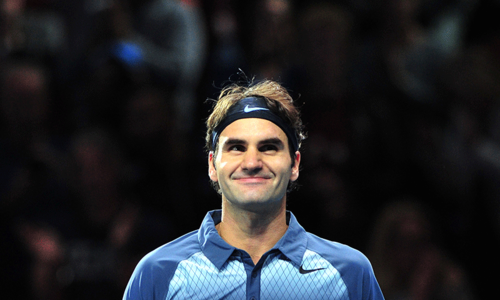 Venus, Federer back in the thick of a Grand Slam