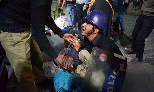 Bomber traumatises Lahore; police bear brunt of attack Bomber traumatises Lahore; police bear brunt of attack