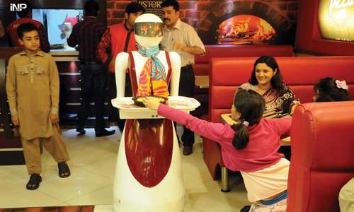 Robot serves food at Multan pizzeria