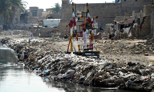 Karachi's rubbish bins becoming threat to life of citizens Karachi's rubbish bins becoming threat to life of citizens