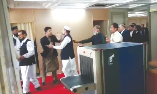 PTI, PML-N MNAs come to blows outside parliament