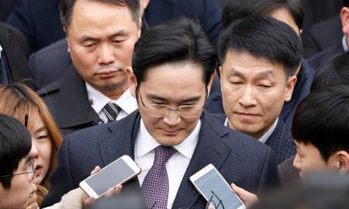 Samsung chief denies all charges as &lsquo;trial of the century&rsquo; begins
