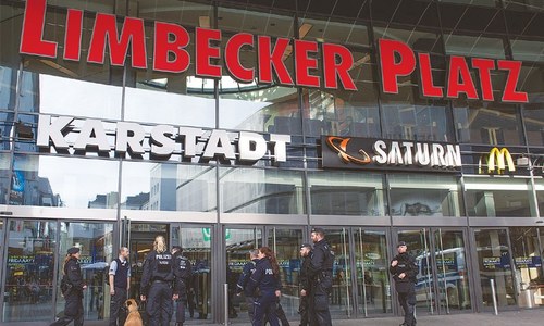 Germany shuts down shopping mall over terror attack threat