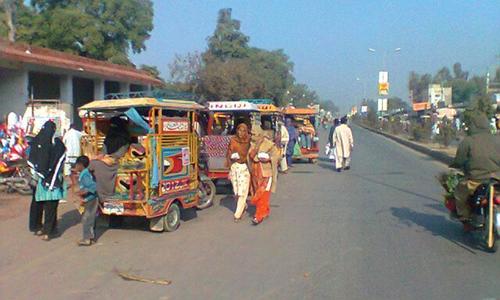 Blanket ban on Qingqis worsens transport crisis