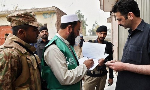 How is data collected and tabulated for Pakistan's 2017 census?