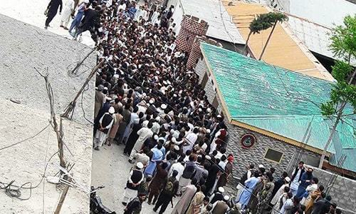 Mob attacks man in Chitral accused of making 'blasphemous remarks' Mob attacks man in Chitral accused of making 'blasphemous remarks'