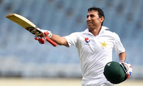 Younis becomes first Pakistani to score 10,000 runs in Test cricket