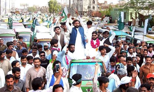 Rickshaw drivers in Lahore protest against ride-hailing services, Orange Cab scheme Rickshaw drivers in Lahore protest against ride-hailing services, Orange Cab scheme