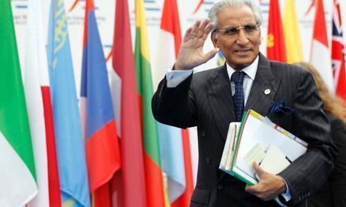 Tariq Fatemi removed from post by PM following inquiry into Dawn story