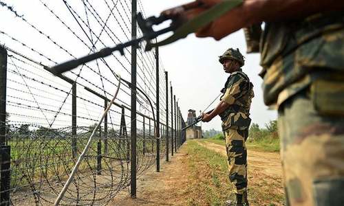 Pakistani, Indian DGMOs make hotline contact after soldiers killed across border