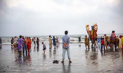 Walking past the coast of Rio de Janeiro reminded me of Karachi