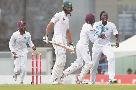 Pakistan survive tricky first session of final Test
