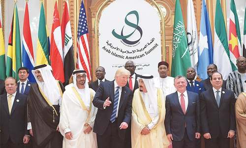 Trump asks Muslim leaders to honestly combat extremism