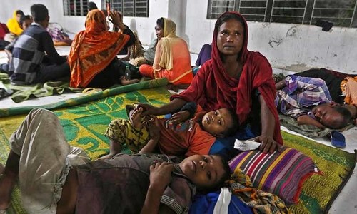 Cyclone churns towards BD; storm toll reaches 201 in Lanka, India