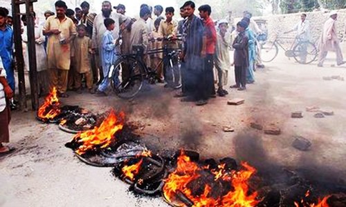 Protests in Karachi as power outages continue despite high temperature, Ramazan