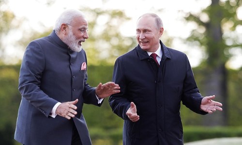 Putin, Modi talk up trade at Russia's economic showcase