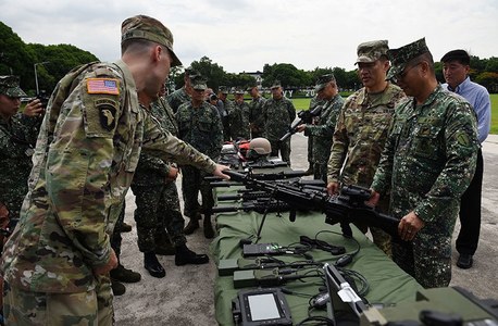 US gives Philippines weapons to combat ISIS in Marawi
