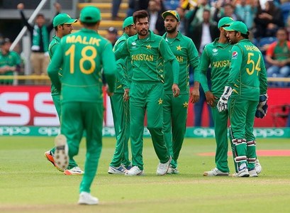 Arthur wants Pakistan to go flat out against high-flying England