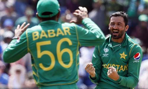 Ex-cricketers laud Sarfraz, youngsters